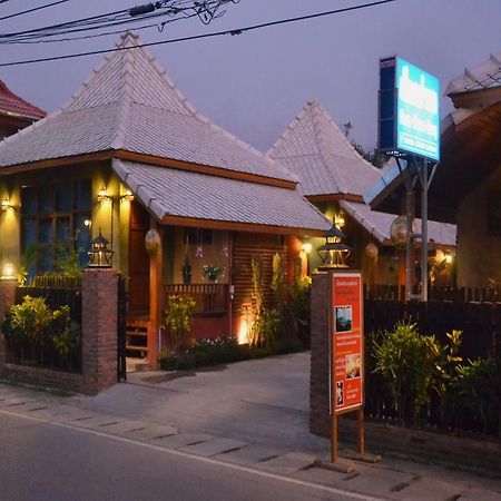 Huen Kham Kong Guesthouse Mae Sariang Eksteriør bilde
