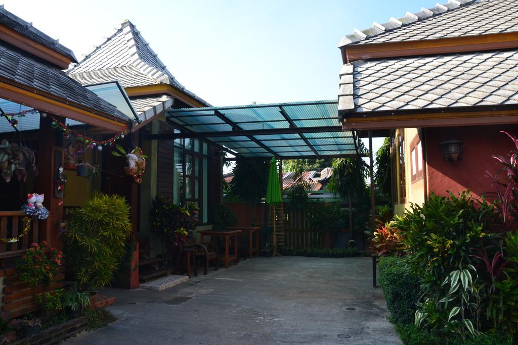 Huen Kham Kong Guesthouse Mae Sariang Eksteriør bilde