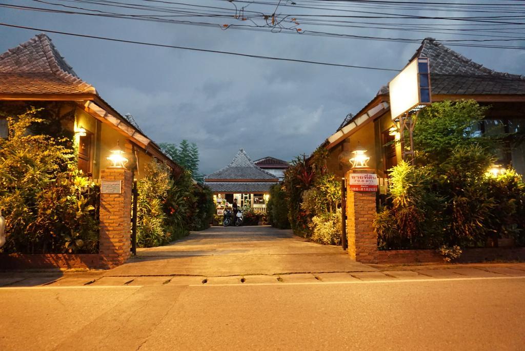 Huen Kham Kong Guesthouse Mae Sariang Eksteriør bilde