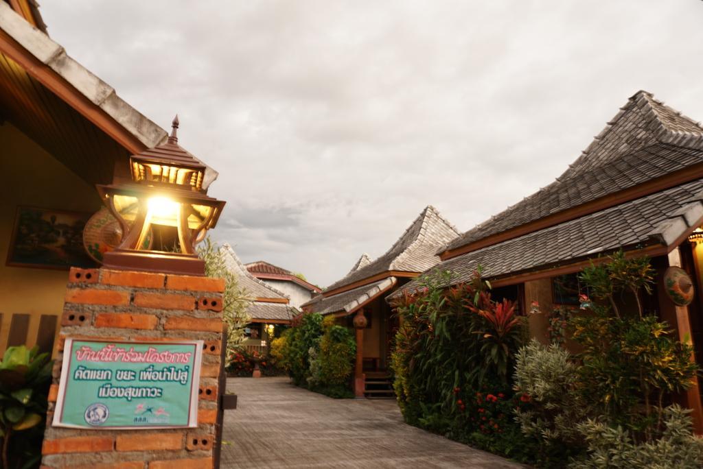 Huen Kham Kong Guesthouse Mae Sariang Eksteriør bilde